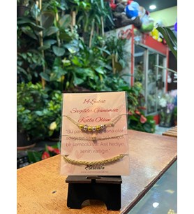 Altın Uyum: Üçlü Bileklik Kombini